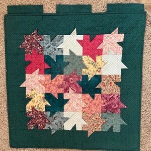 1990s Vintage Cottage Core Hanging Quilt 33”x31”